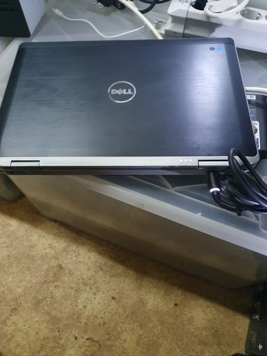 Лаптоп DELL 15.2 инча i5