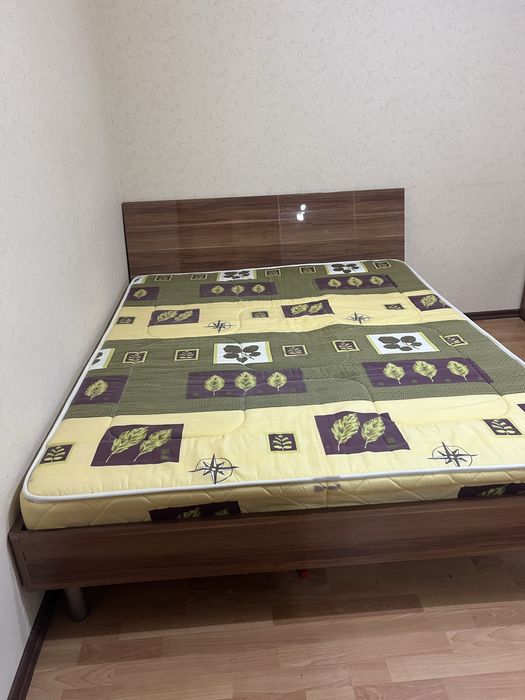 Продам спальный гарнитур