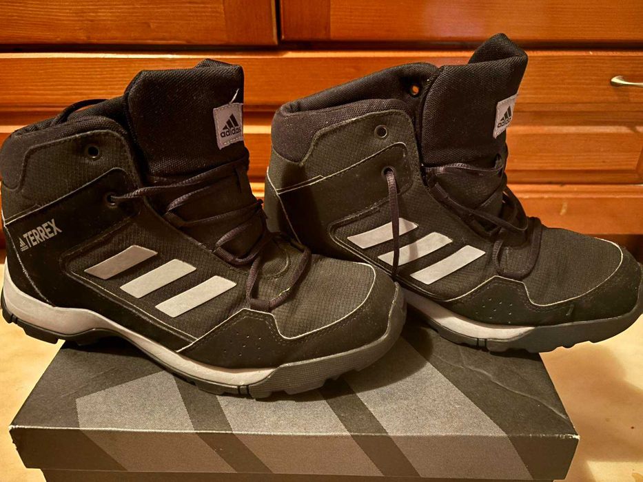 Зимни обувки Adidas