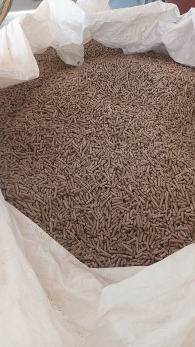 Vând peleți și brichete din rumeguș