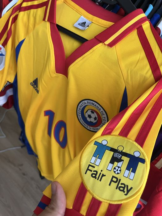 Tricou de forbal Adidas Nationala Romaniei Hagi 10 euro 2000  marime M