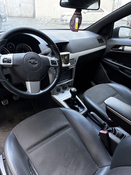 Opel Astra H coupe pachet sport