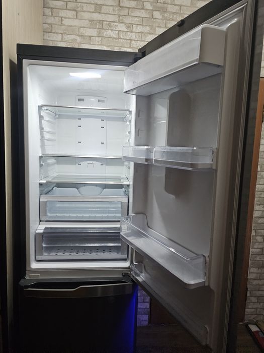 Холодильник Samsung