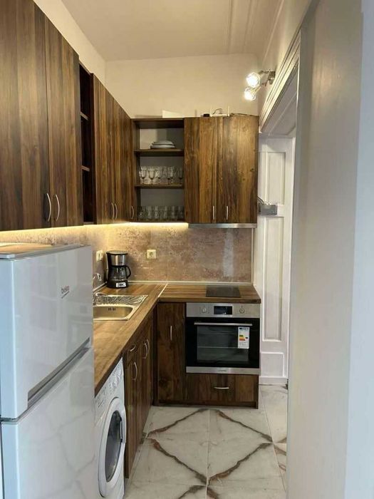 Дава се под наем Двустаен апартамент в София, Център - 63 кв.м за 740 € - Снимка #2