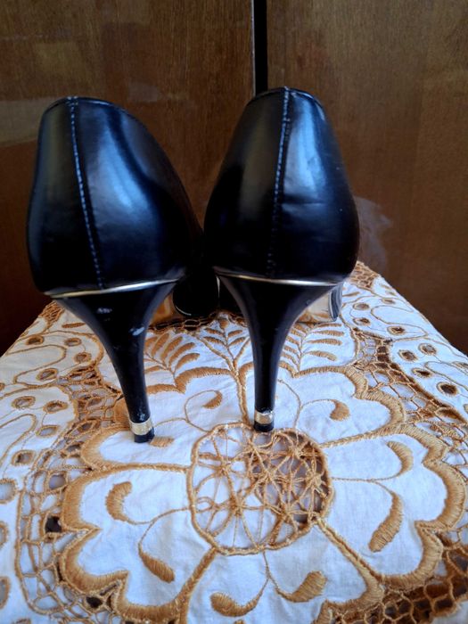 Елегантни дамски обувки