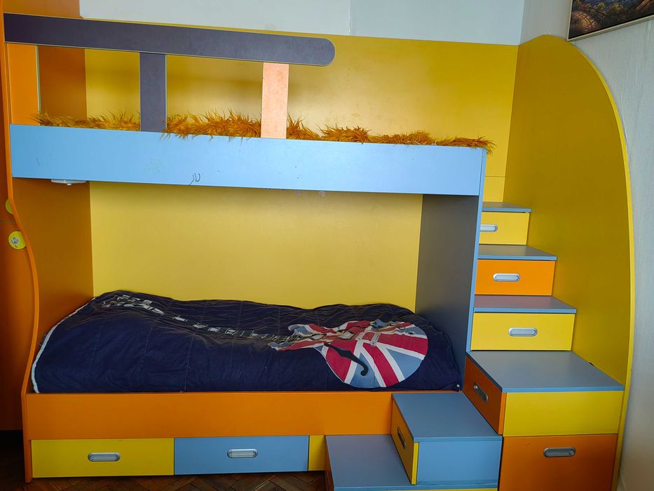 Двуетажно легло .