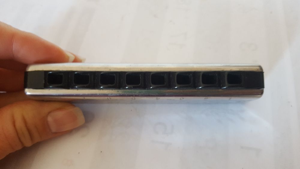 Устна хармоника с маркировка