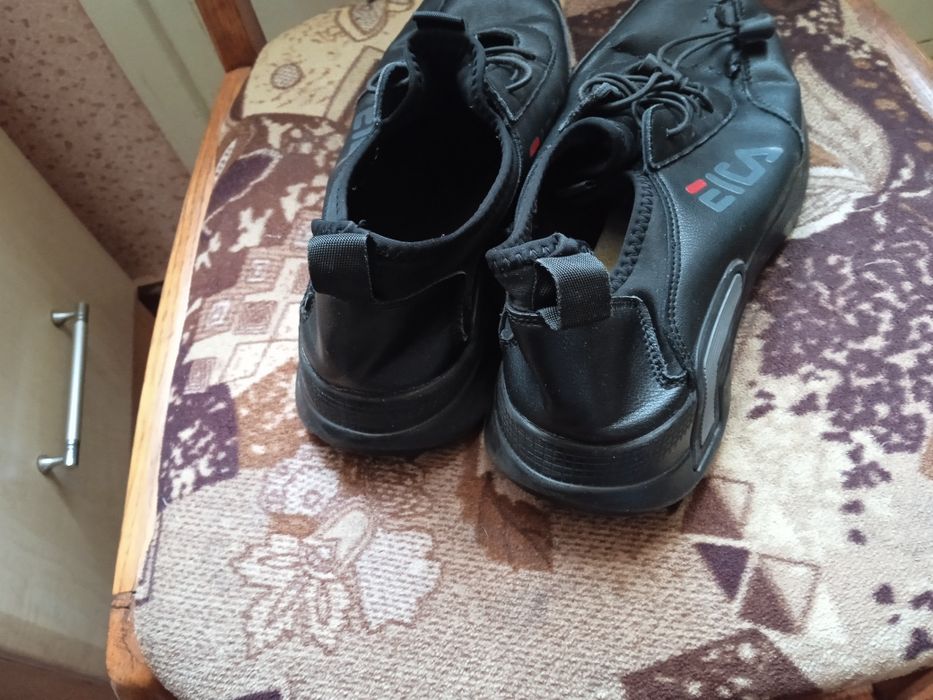 Муж кроссовки продам