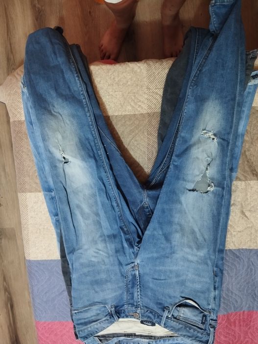 Vand blugi in stare foarte buna