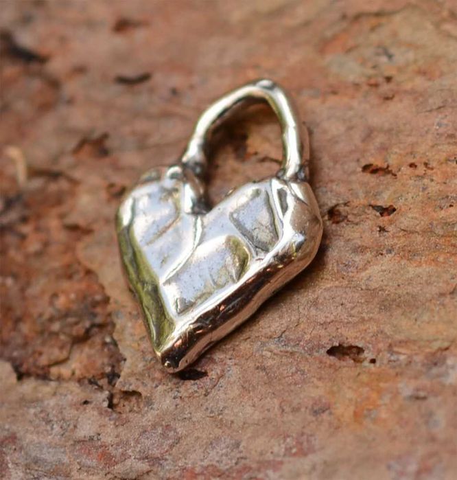 Сребърно бижу 925 – любовен медальон „Малко Сърце“, талисман за обич.