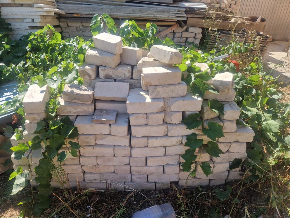 Продаи кирпич  по 20 тг