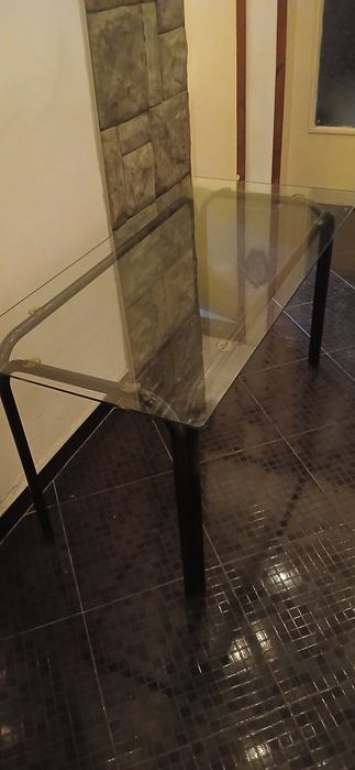 Стъклена маса (холна)