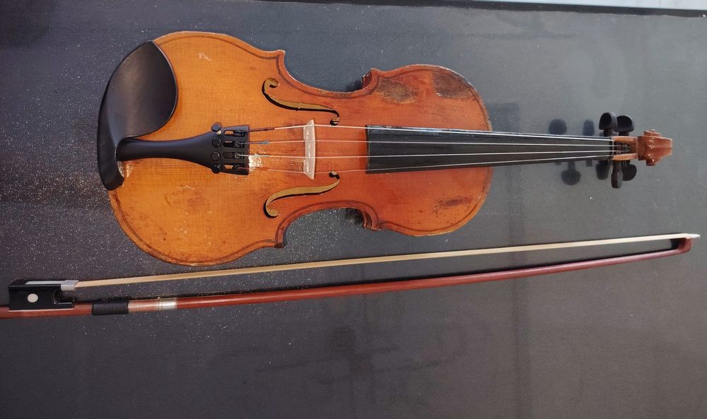 Продаётся скрипка 4/4 (длина 53 см), толщина верхней деки 1,53 мм
