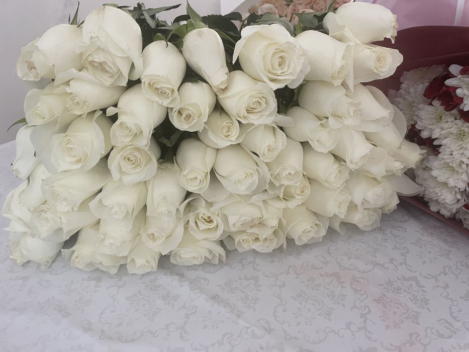 Свежие цветы и букеты