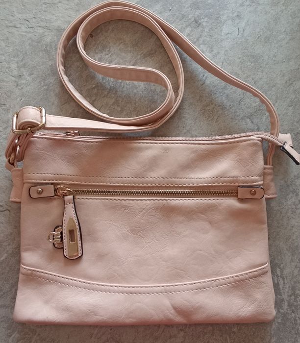 Дамски чанти-спортни и елегантни