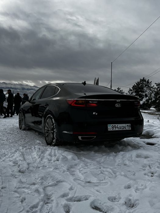 Kia k7………………………………………..