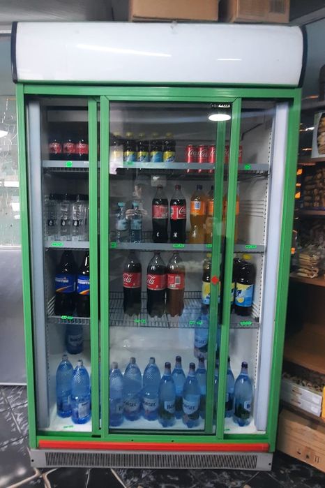 Vând vitrina frigorifica