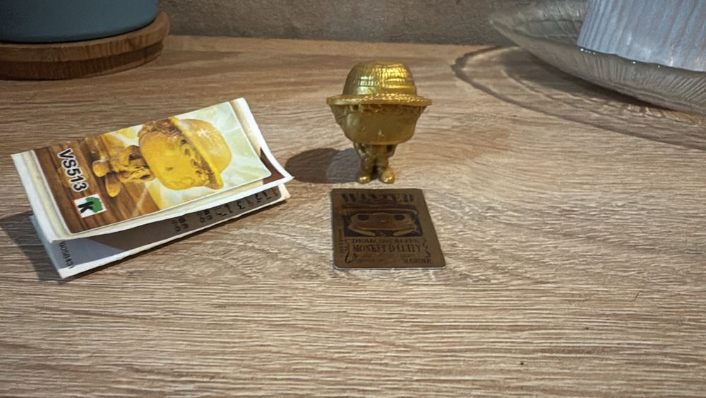 Продам ультра редкого золотого луффи  one piece kinder JOY VS 513