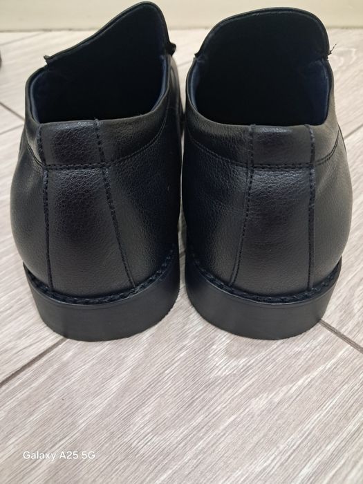 Мужские новые туфли.