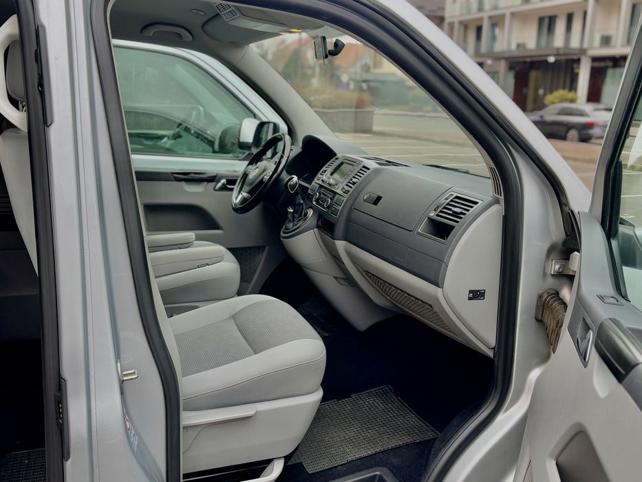 Inchirieri auto VW Caravelle 7+1 locuri