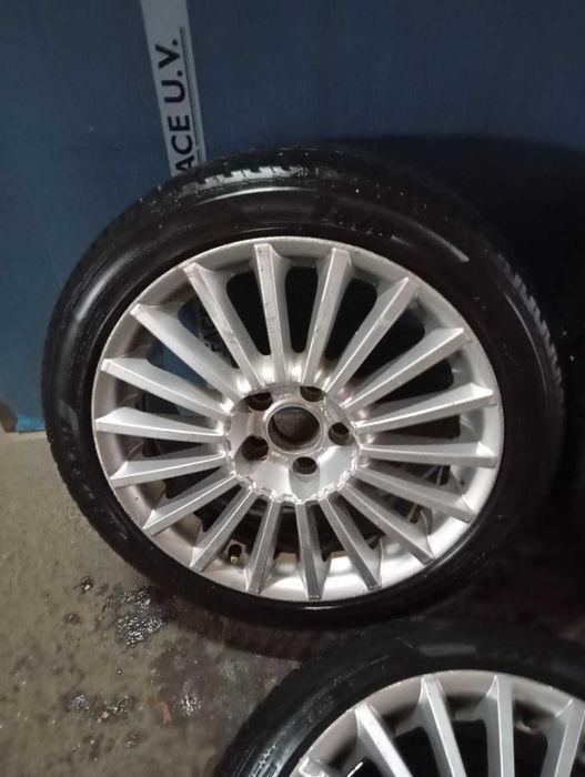 Гуми и джанти 225/55/17 зимни.