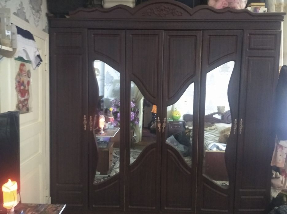 Срочно продаю мебель два комплекта спальный гарнитуры Б/У.