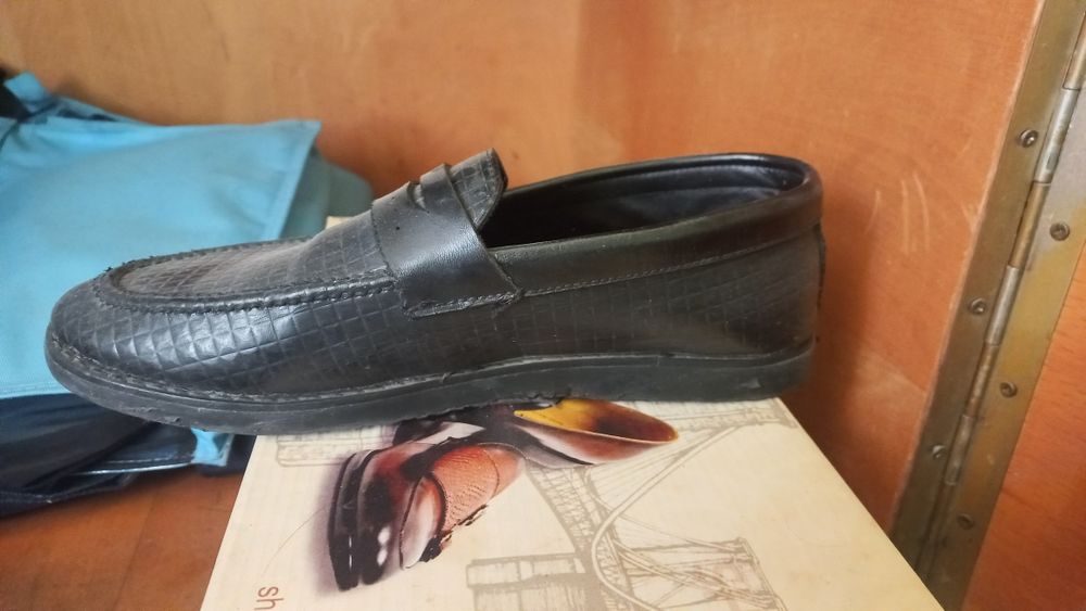 Tufli sotiladi razmeri 40