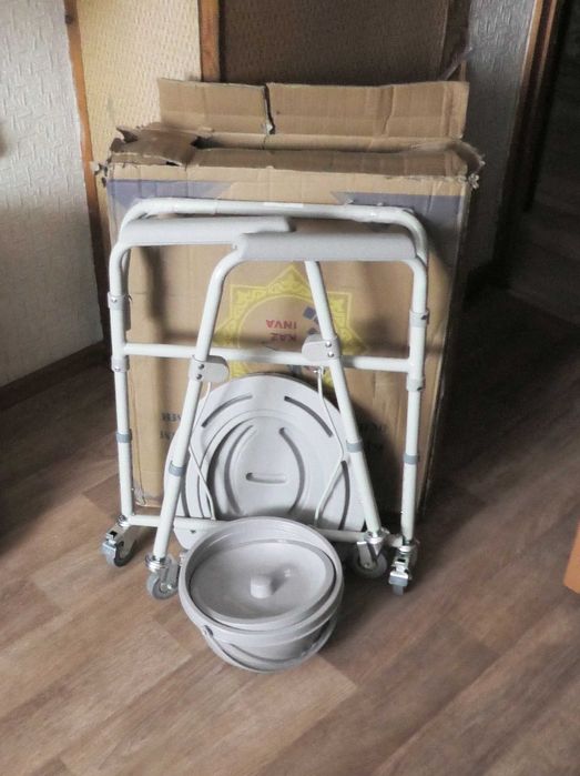 Кресло с санитарным оснащением