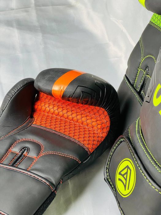 Бокс перчатки от первых рук