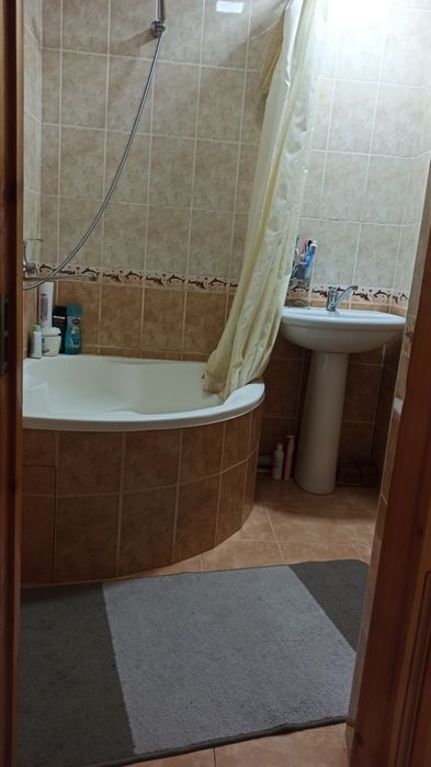 Продам 3х ком квартиру по ул Амир Темур, кинотеатре Казахстан