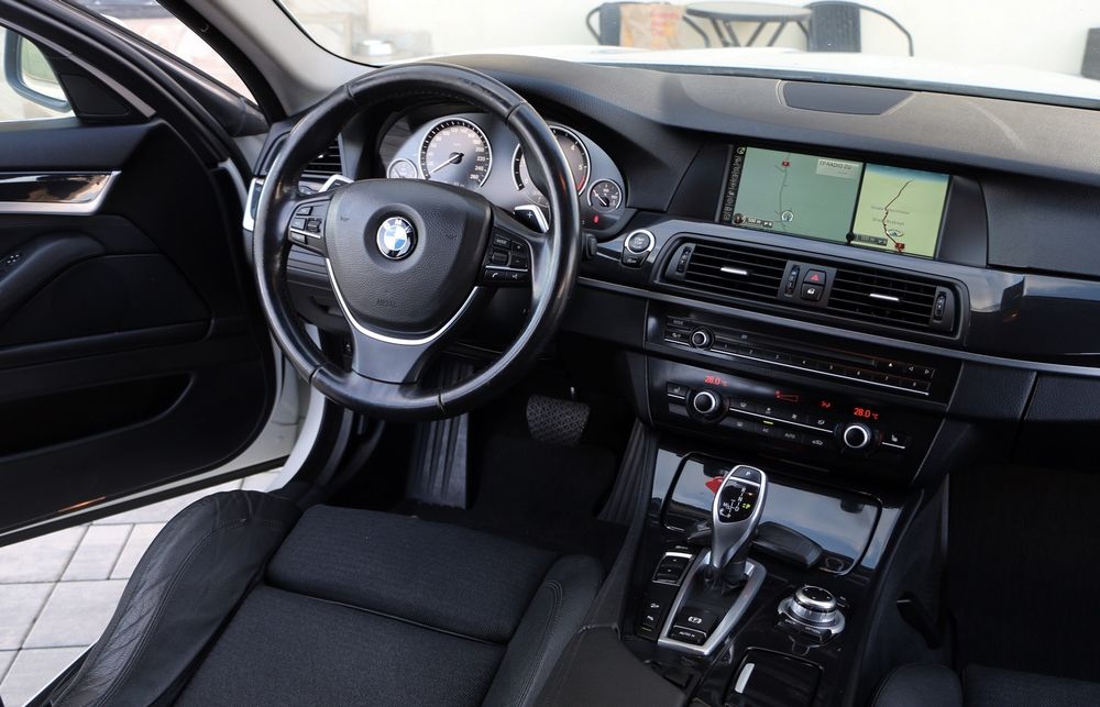 BMW F11 2.0d X-drive 218cp Bi-Xenon Scaune Sport Head Up Display Soft Close