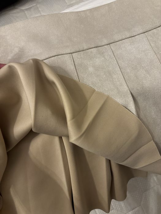 Fustă elegantă din piele întoarsă fină – nude/bej