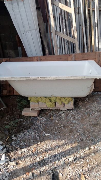 Ванна пристенный