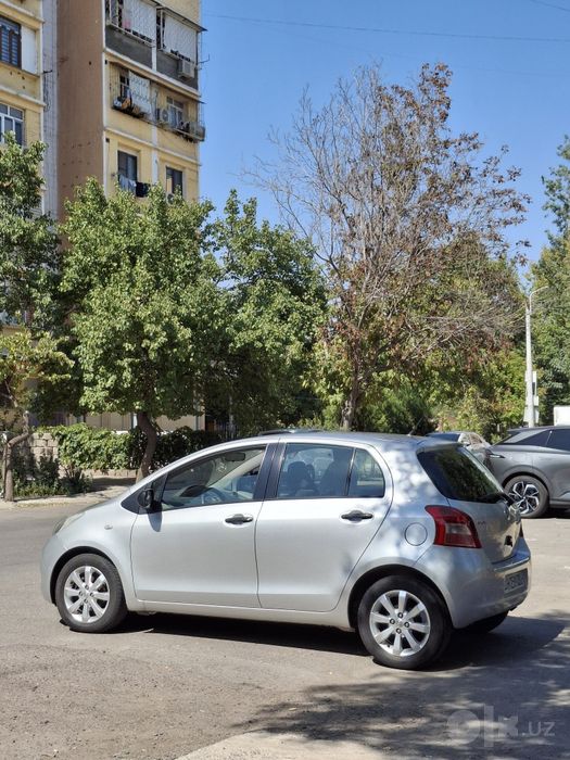 Toyota yaris  хетчбек 2nz