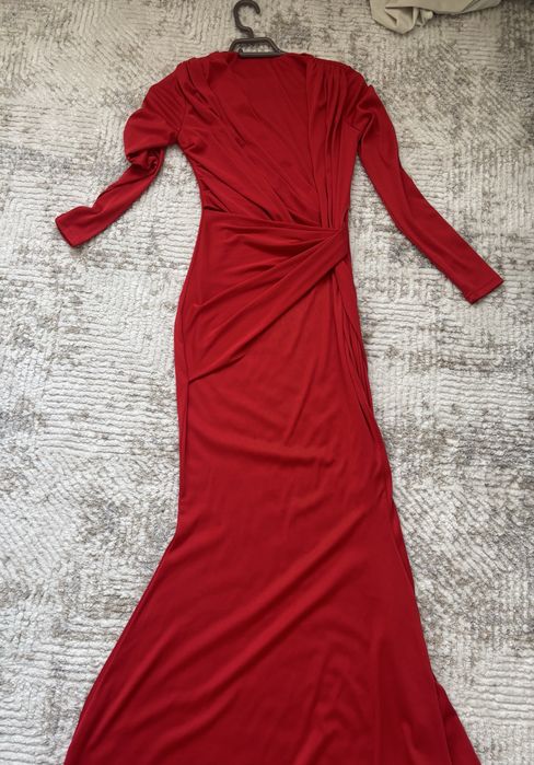 эффектное красное платье