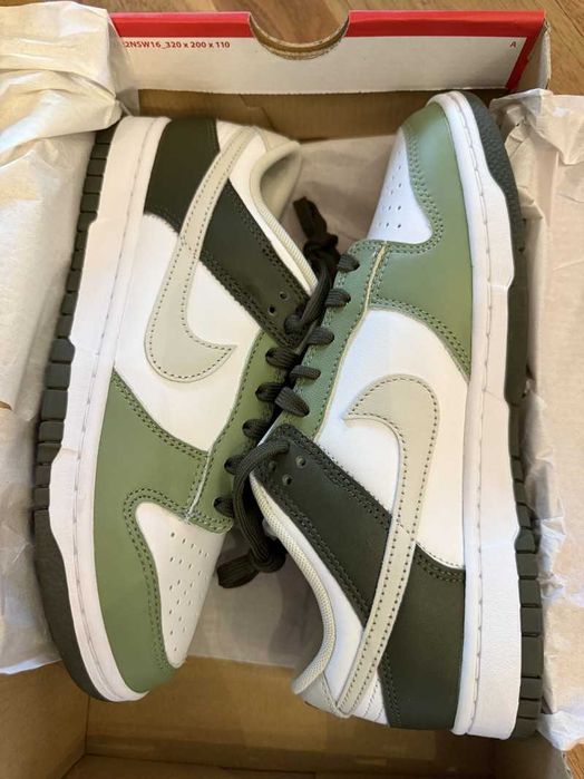 Продам новые Nike Dunk Low White/Light Bone-Oil Green