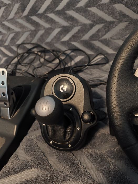 Playstation 4 + Logitech g29