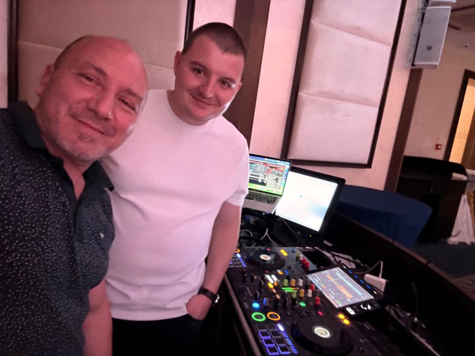 Услуги - сцена , подиум  звук осветление DJ и Др !