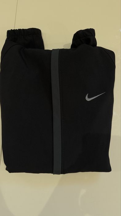 Спортивка Nike.