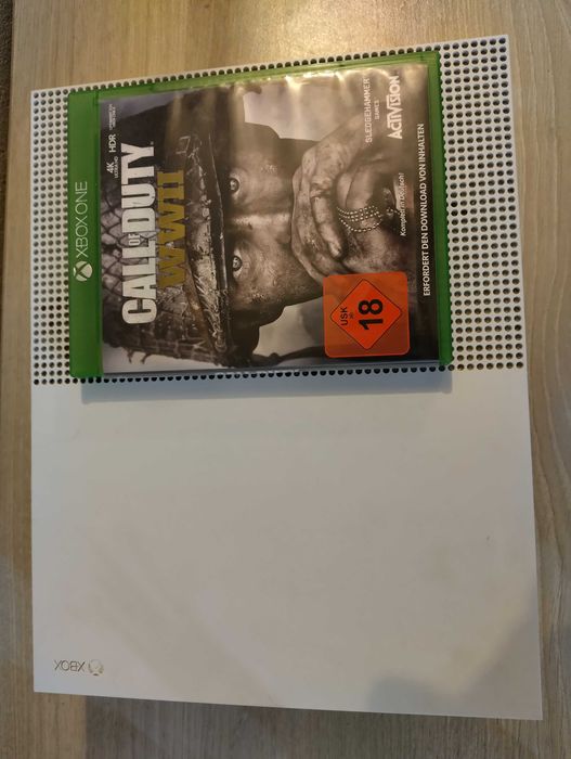 Xbox One S + Call of Duty WWII | Отлично състояние | Готовa за игра
