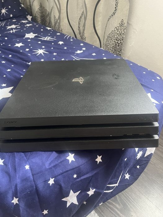 Vand PS4 Pro 1TB 2 Controlere