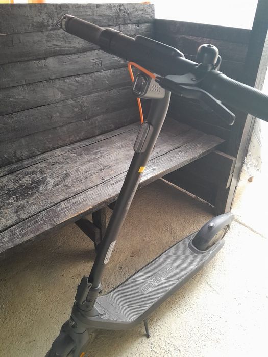 Trotinetă Ninebot E2 PRO