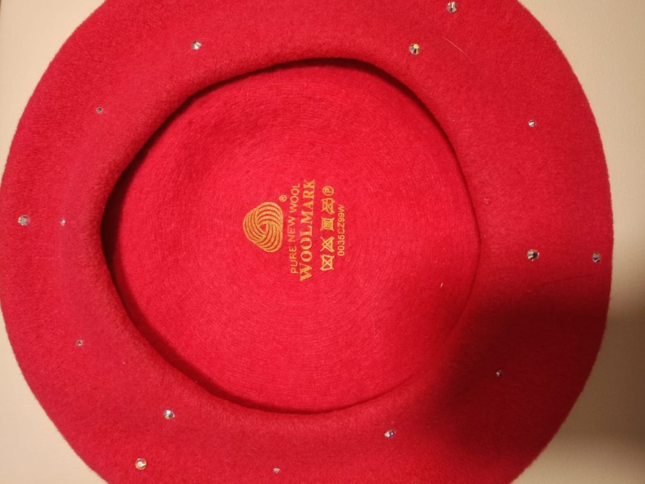 Берет женский продам