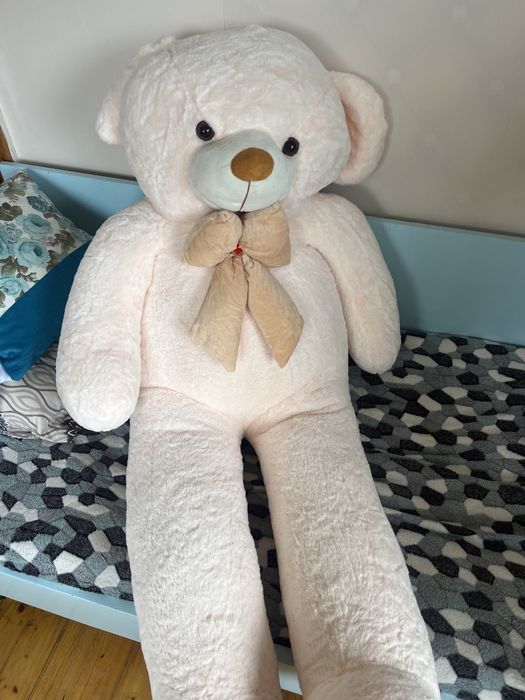 Голям плюшен мечок