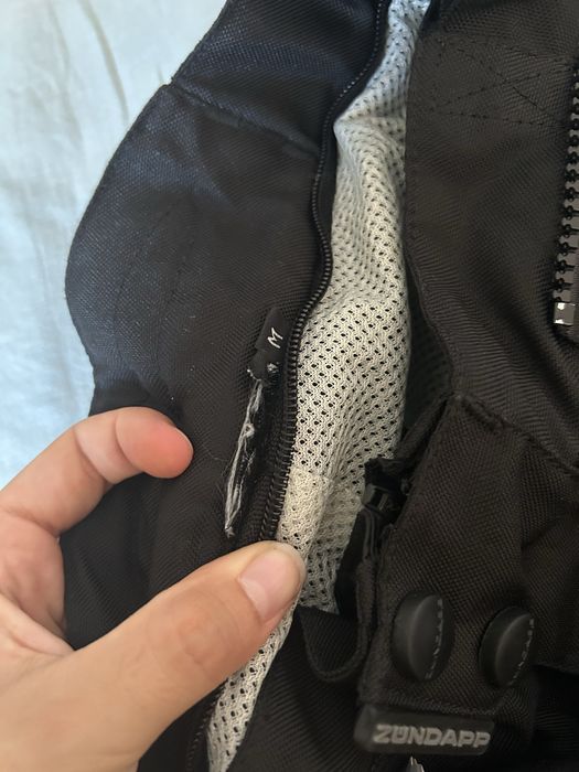 Pantaloni moto cu protectii genunchi