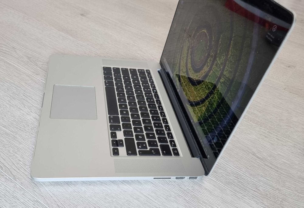 macbook pro retina 15 second hand si noi de vanzare • Anunturi