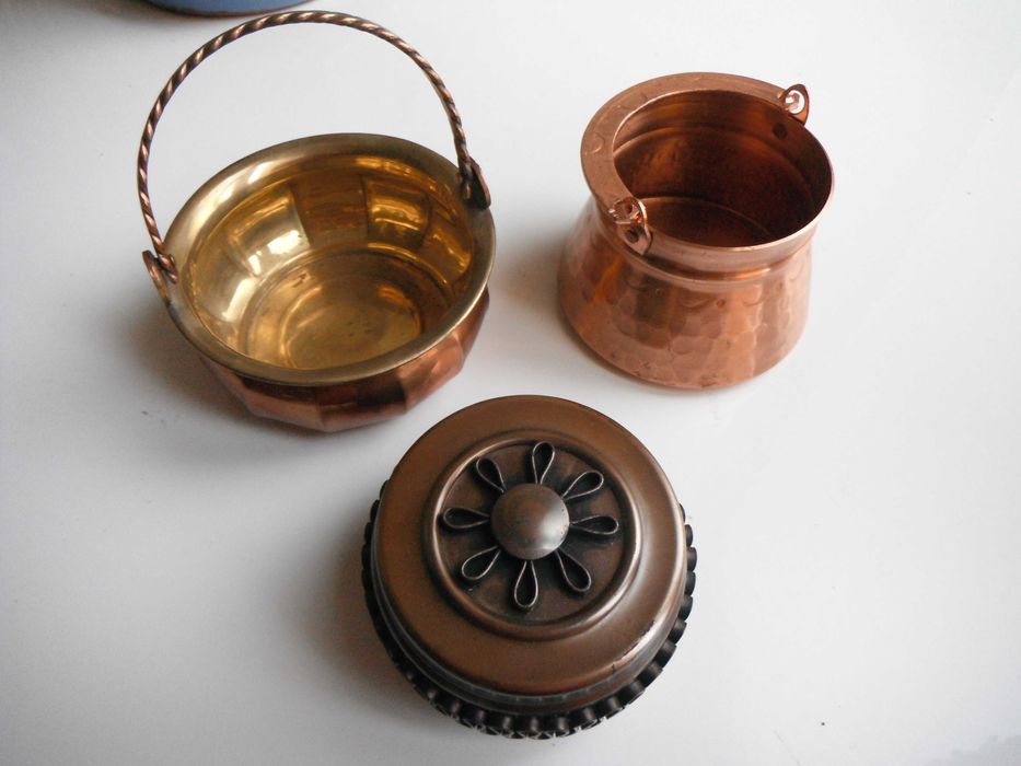 Пепелници, месингово съдче, медна кутийка