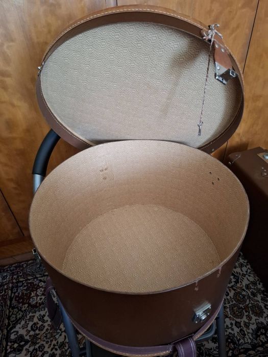 Старинна кутия за шапки