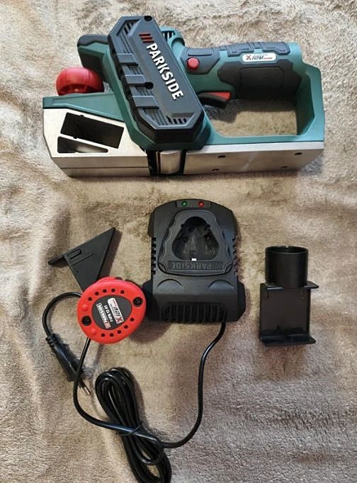 Rindea cu acumulator 12V Parkside