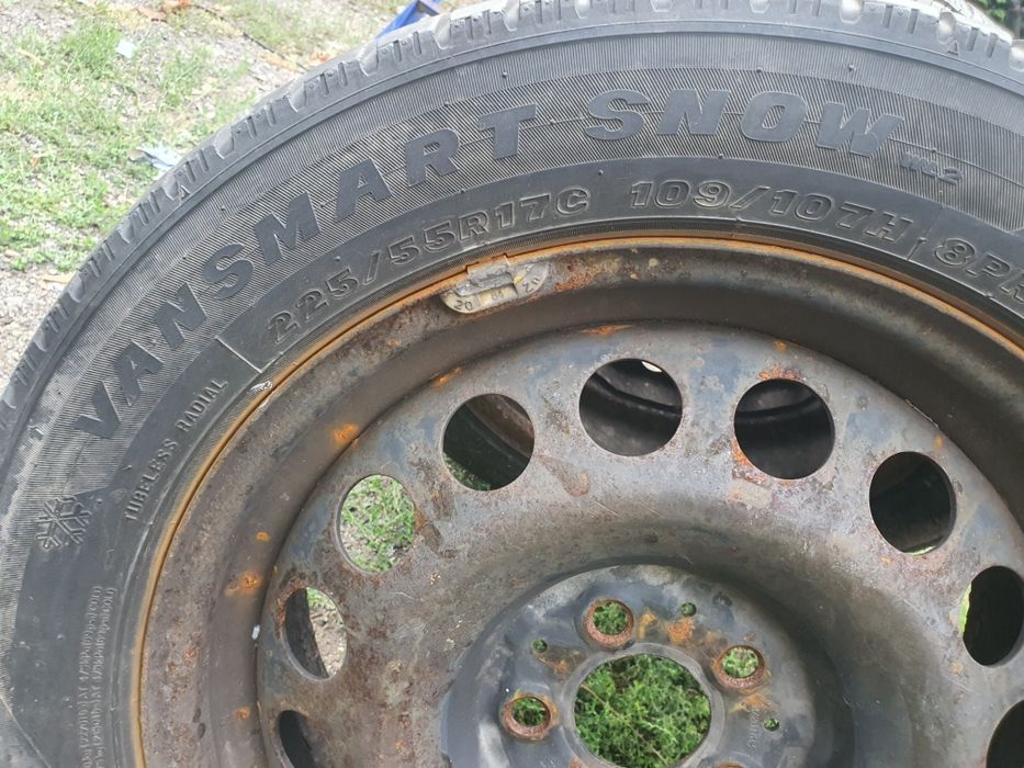 225/55/17 C doua roti complete și 1 cauciuc gol